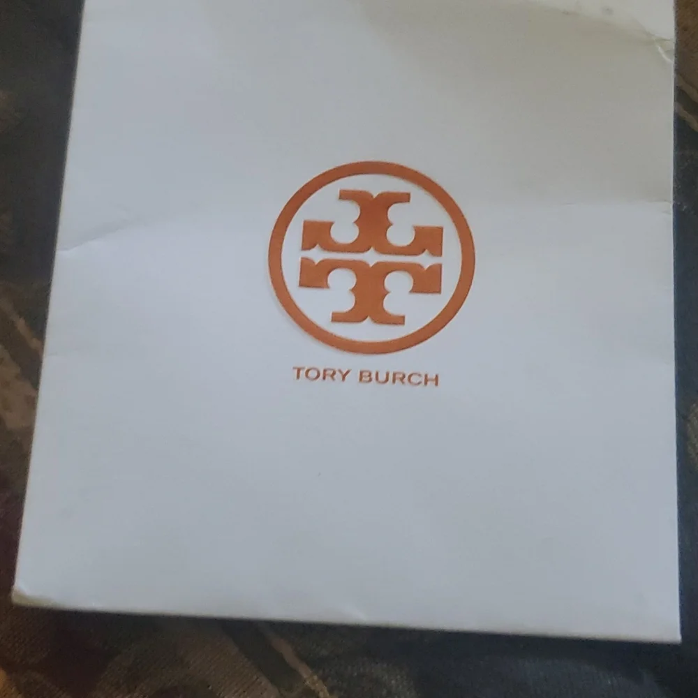 Tory burch HOST PICK leather gorgeous new tagged boxed and bag which is extra